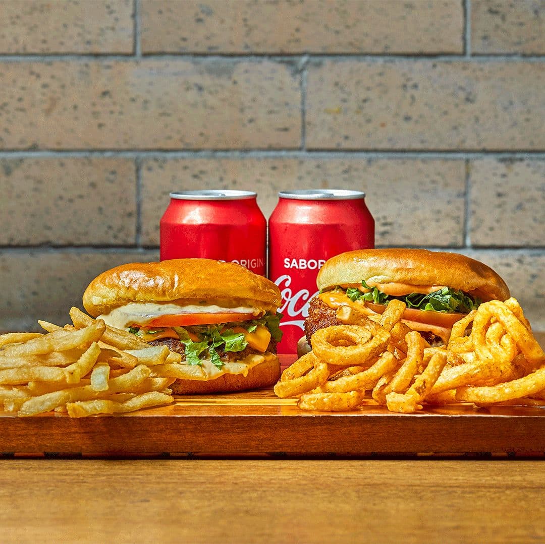 2 Burgers + 2 Acompañamientos + 2 Bebidas